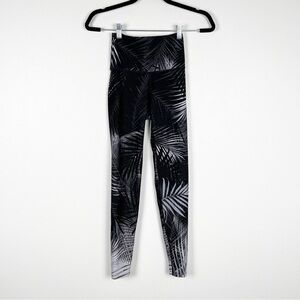 Wear It To Heart Peleton Leaf Print Leggings Gray Sz‎ XS